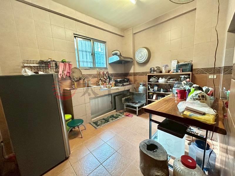 仁德國小邊間傳統孝親透天房屋室內格局與周邊環境