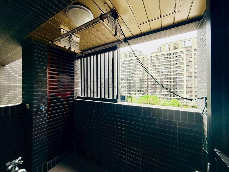 世界仁園景溫馨2房平車房屋室內格局與周邊環境