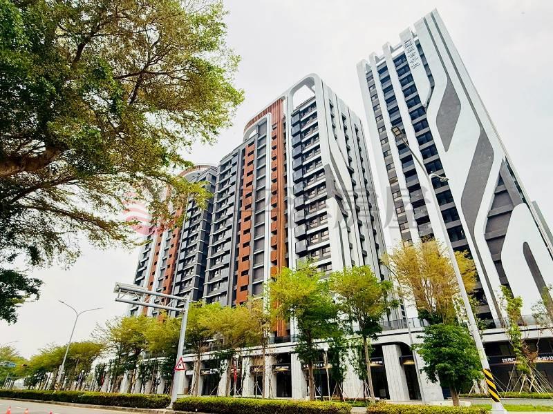 世界仁園景溫馨2房平車房屋室內格局與周邊環境