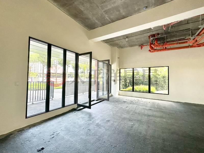 明日讚角間大面寬賺錢店面房屋室內格局與周邊環境