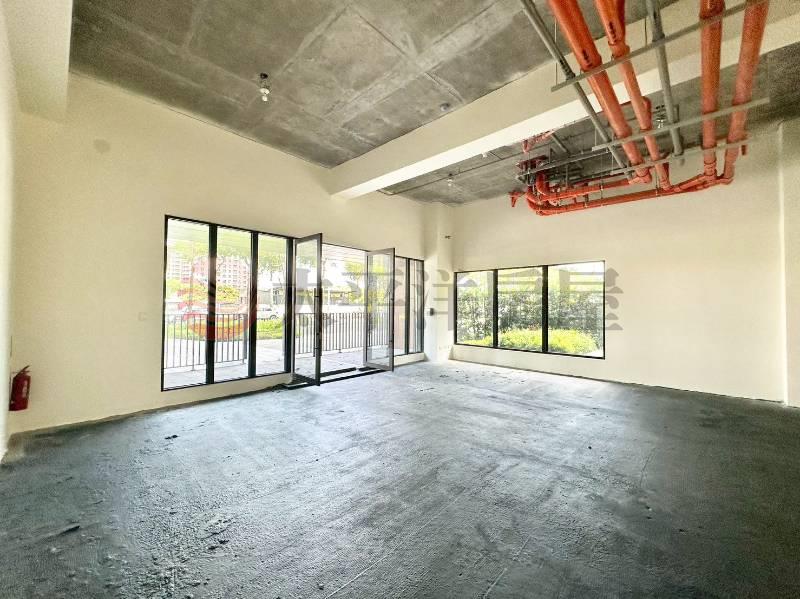 明日讚角間大面寬賺錢店面房屋室內格局與周邊環境