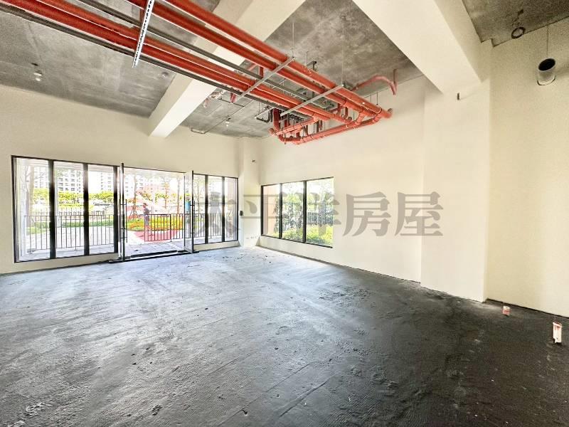 明日讚角間大面寬賺錢店面房屋室內格局與周邊環境