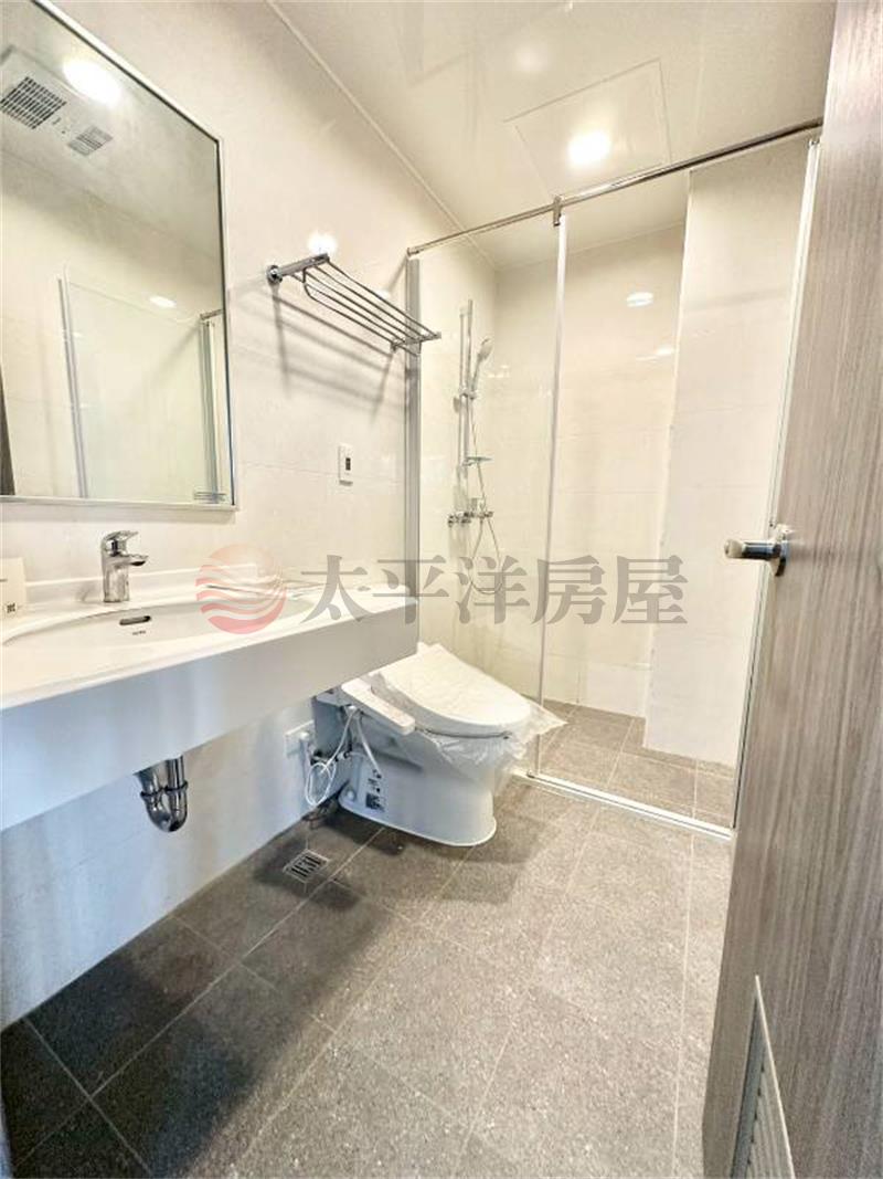明日讚角間大面寬賺錢店面房屋室內格局與周邊環境