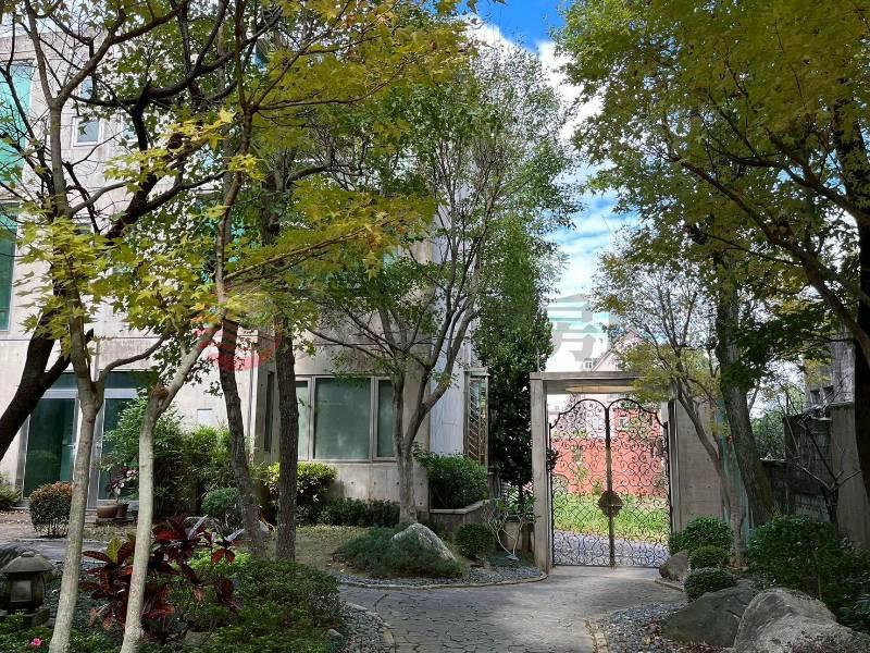 清水模花園別墅房屋室內格局與周邊環境
