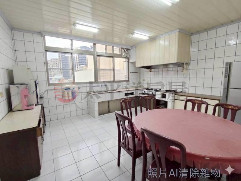 正延平路透天店面房屋室內格局與周邊環境