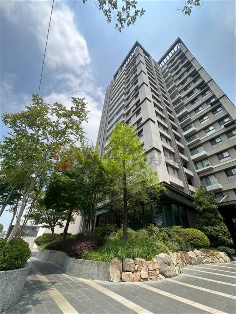 七碩公園一號院朝南三房平車景觀宅房屋室內格局與周邊環境