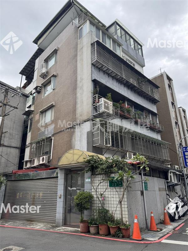 近北士科重劃區劍潭公園邊間二樓