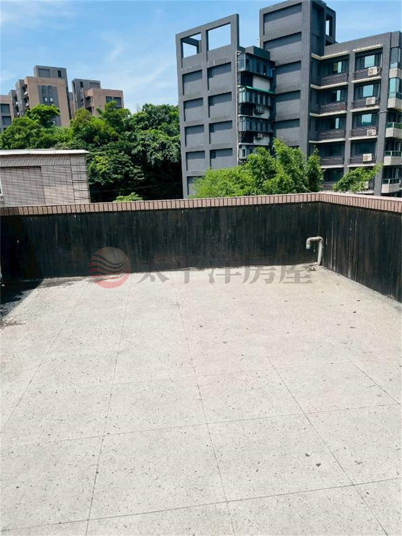藏富電梯別墅5房+車庫停車房屋室內格局與周邊環境