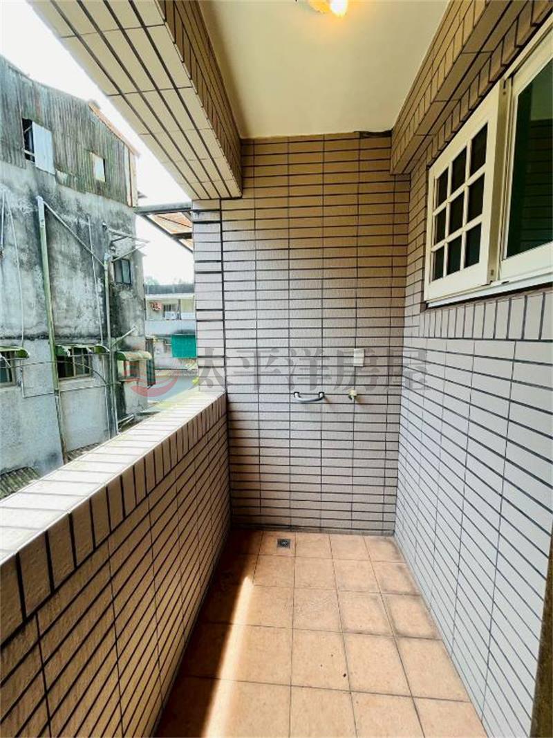 藏富電梯別墅5房+車庫停車房屋室內格局與周邊環境