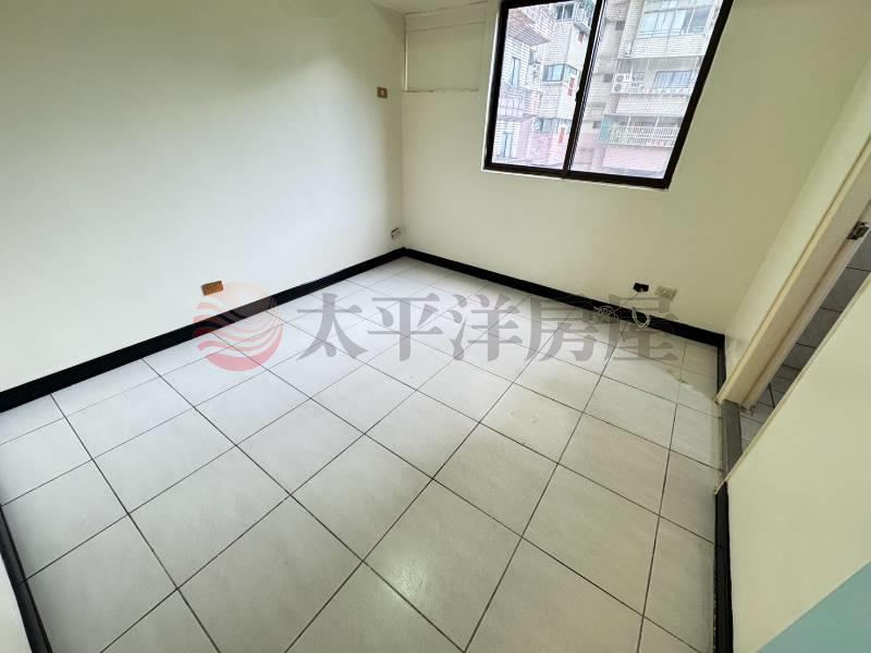 暖暖電梯3房平車位房屋室內格局與周邊環境