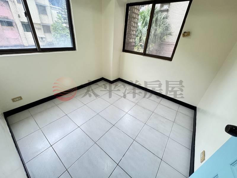 暖暖電梯3房平車位房屋室內格局與周邊環境