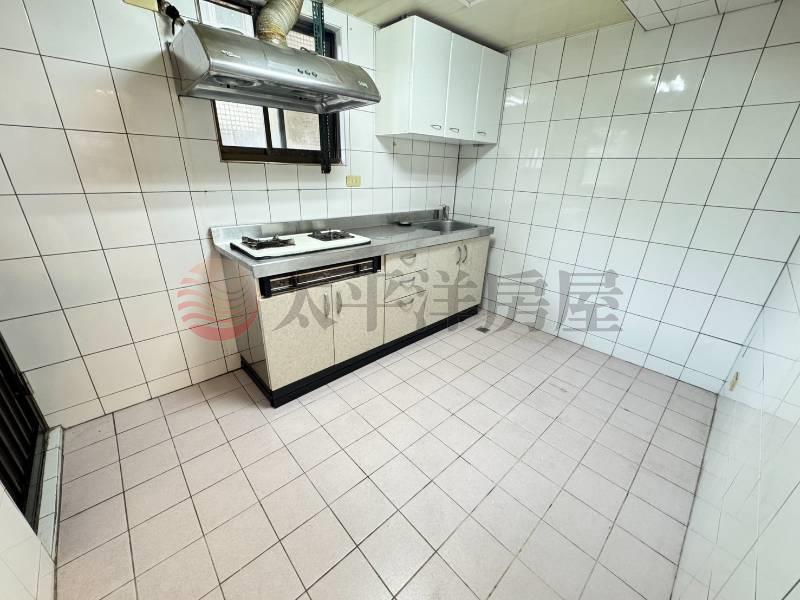 暖暖電梯3房平車位房屋室內格局與周邊環境