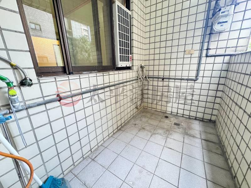 暖暖電梯3房平車位房屋室內格局與周邊環境