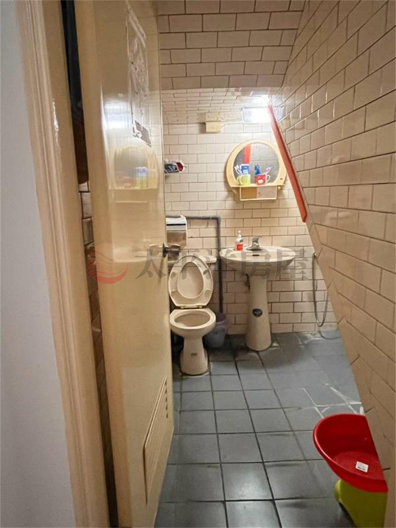員東路旁近學區美透天房屋室內格局與周邊環境