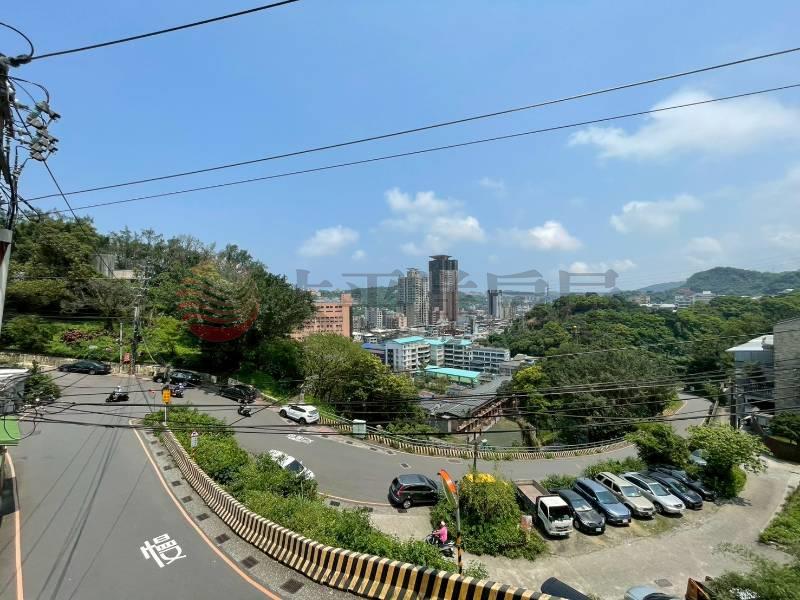 仁愛經典華廈三房房屋室內格局與周邊環境