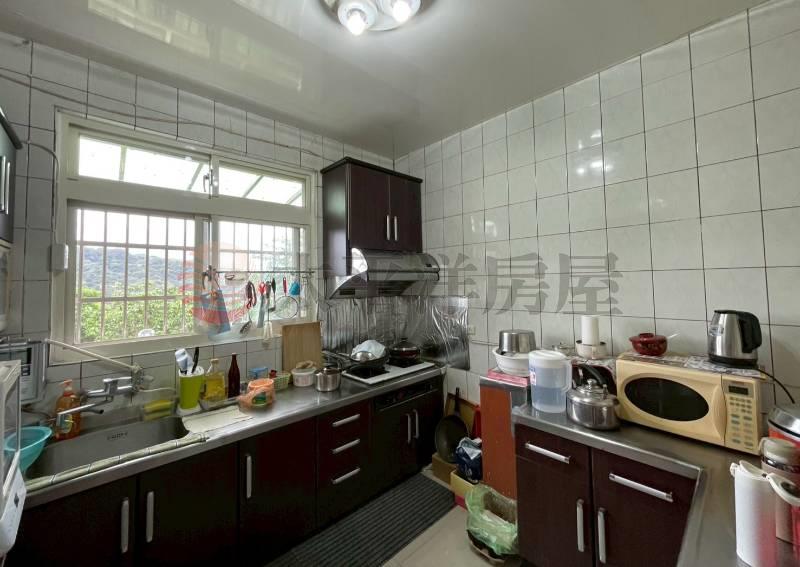 翠峰山莊庭院車位透天房屋室內格局與周邊環境