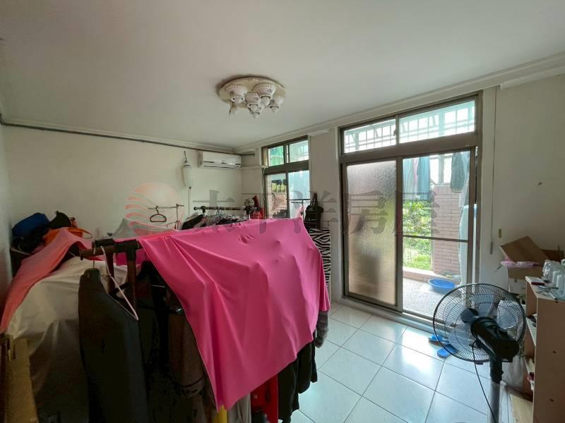 翠峰山莊庭院車位透天房屋室內格局與周邊環境