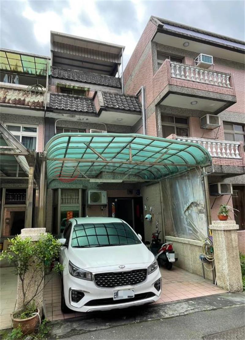 翠峰山莊庭院車位透天房屋室內格局與周邊環境