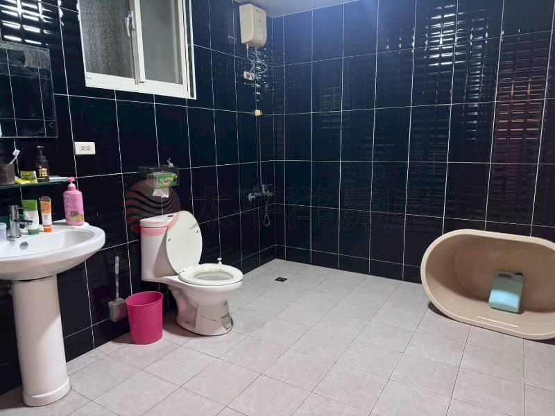 崇法靜巷獨棟大透天房屋室內格局與周邊環境