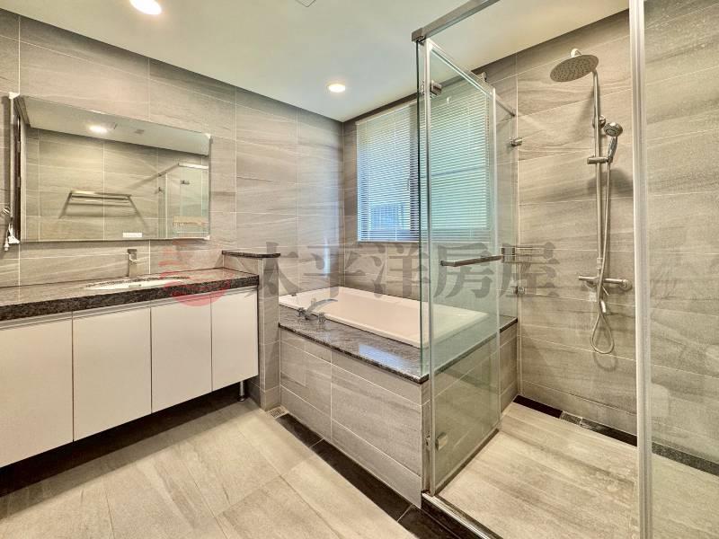 鹿港頂番婆輕屋齡別墅房屋室內格局與周邊環境