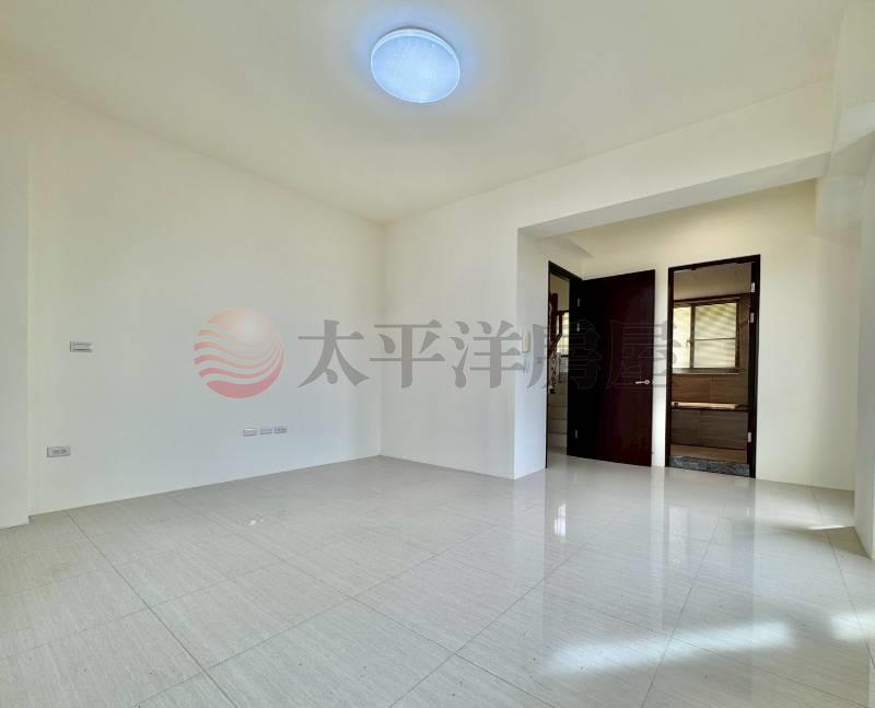 鹿港頂番婆輕屋齡別墅房屋室內格局與周邊環境