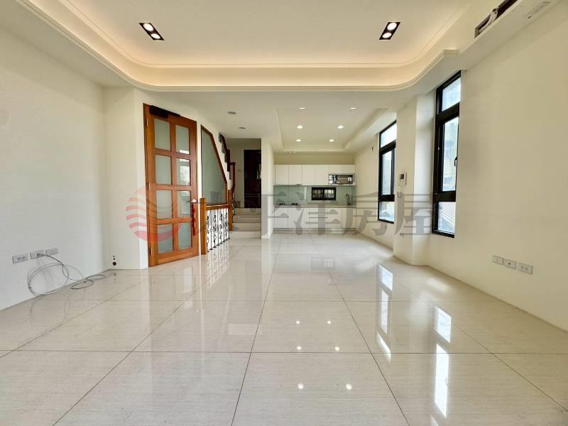 鹿港頂番婆輕屋齡別墅房屋室內格局與周邊環境