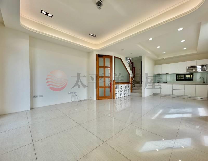 鹿港頂番婆輕屋齡別墅房屋室內格局與周邊環境