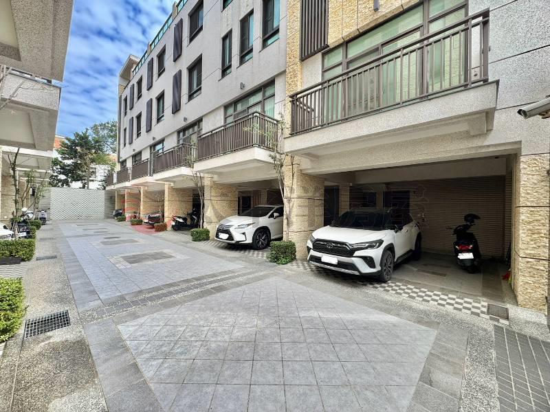 鹿港頂番婆輕屋齡別墅房屋室內格局與周邊環境