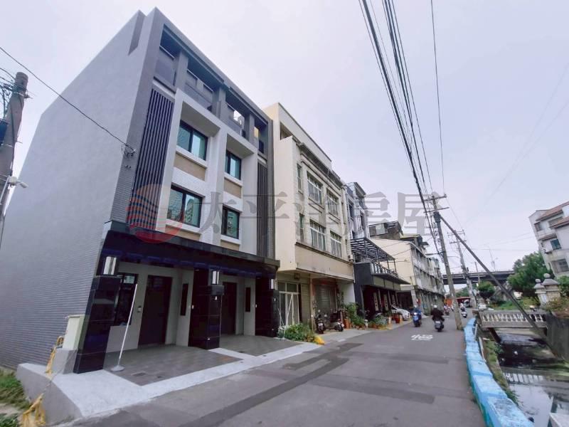 彰泰全新電梯別墅A房屋室內格局與周邊環境