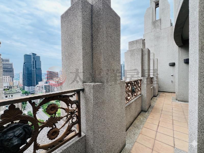 歌劇院第一排三大露台戶-聯聚仁愛房屋室內格局與周邊環境