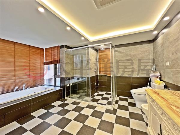 帝王戶 超美裝潢【鄉林皇居】高樓層 大四房屋室內格局與周邊環境