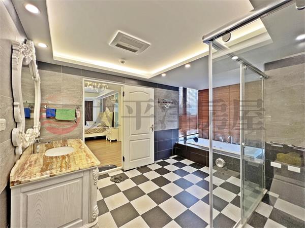 帝王戶 超美裝潢【鄉林皇居】高樓層 大四房屋室內格局與周邊環境