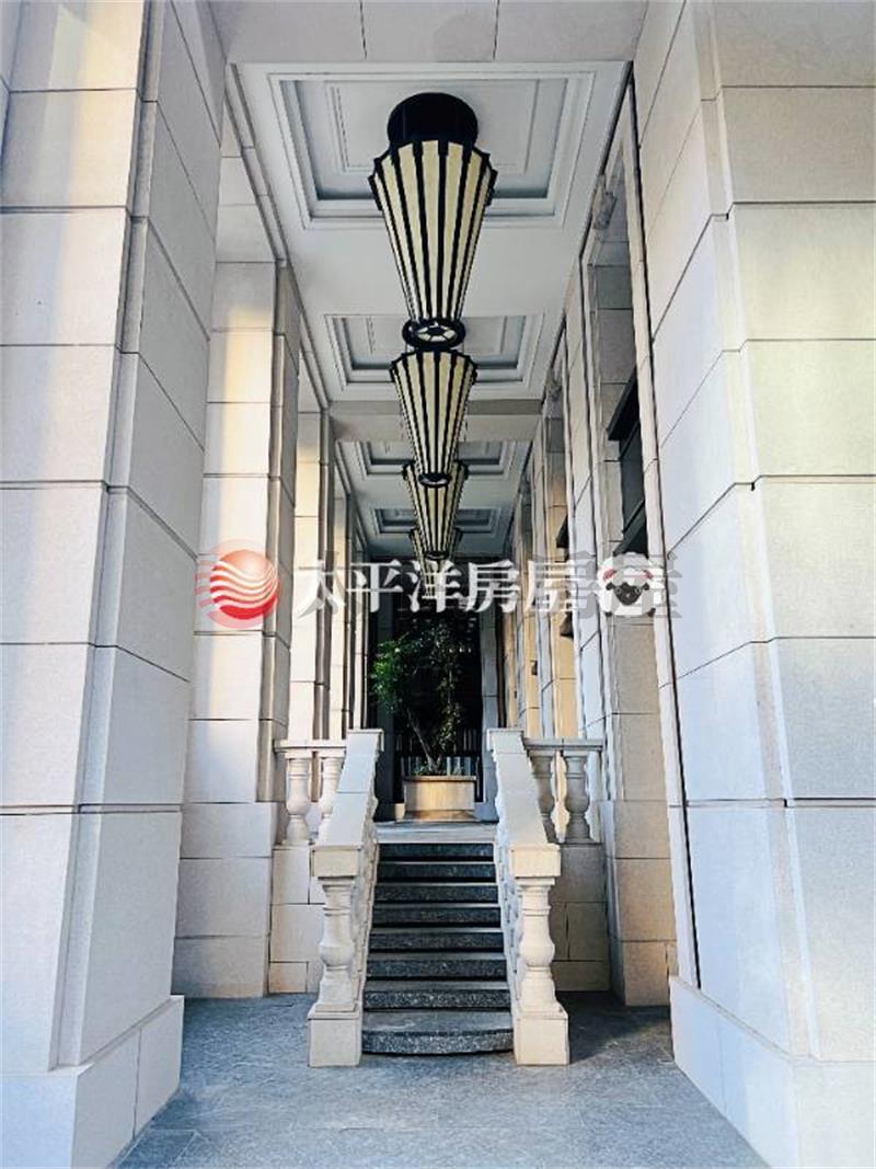 台中七期親家雲硯毛胚最超值三車位房屋室內格局與周邊環境