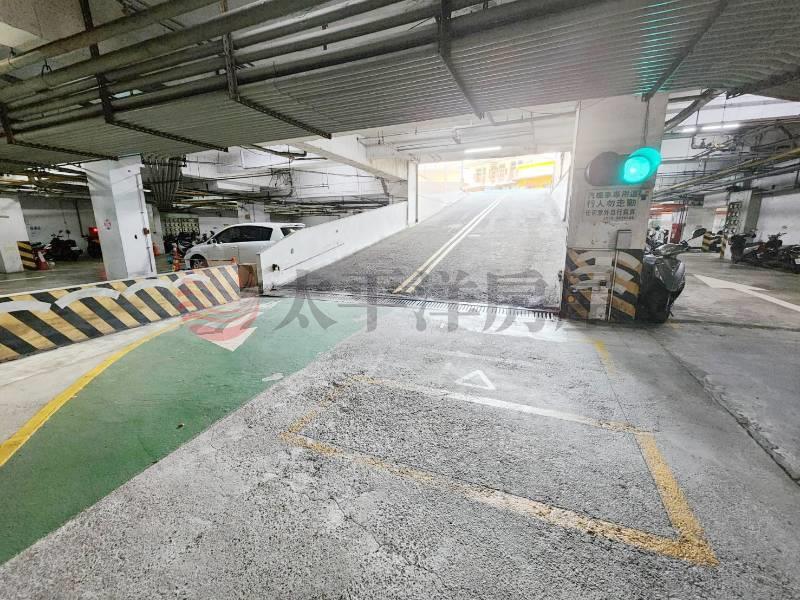金馬大鎮一期8樓車位美三房房屋室內格局與周邊環境