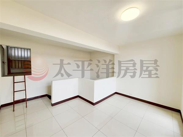 南興全新整理車庫美透天房屋室內格局與周邊環境