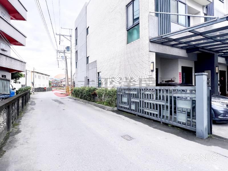 近羅東輕屋齡雙車位別墅房屋室內格局與周邊環境