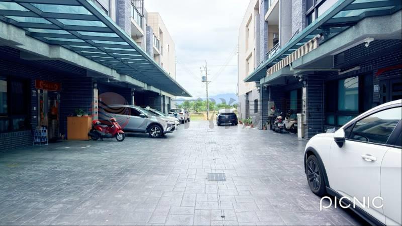 五結雙車位大面寬邊間別墅房屋室內格局與周邊環境