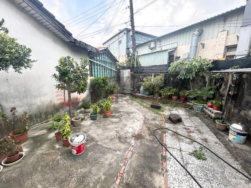 東山商圈雙面臨路可危老平房房屋室內格局與周邊環境