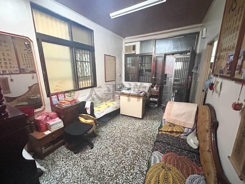 東山商圈雙面臨路可危老平房房屋室內格局與周邊環境