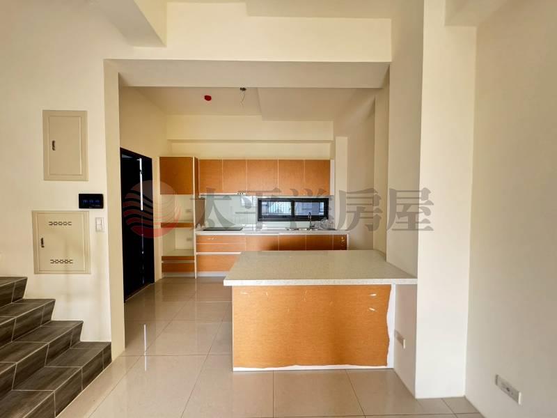 烏日溪南全新社區電梯別墅B房屋室內格局與周邊環境