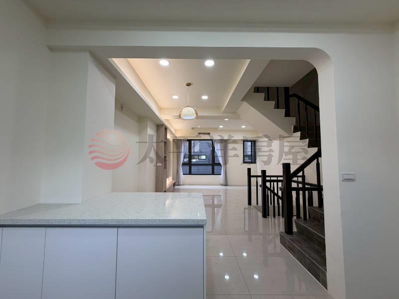 烏日溪南全新社區電梯別墅C房屋室內格局與周邊環境