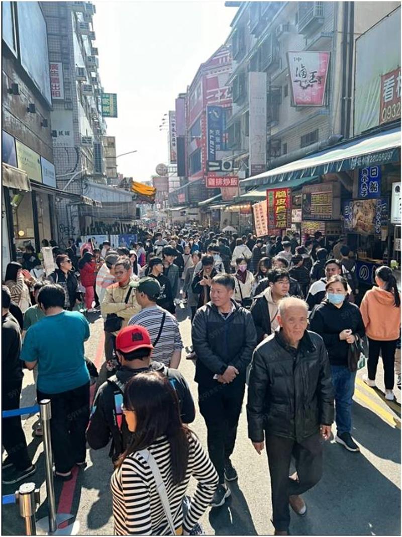 台中一中商圈人潮黃金透店房屋室內格局與周邊環境