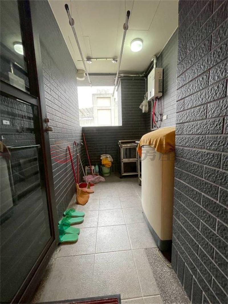 北屯輕屋齡大三房平車房屋室內格局與周邊環境