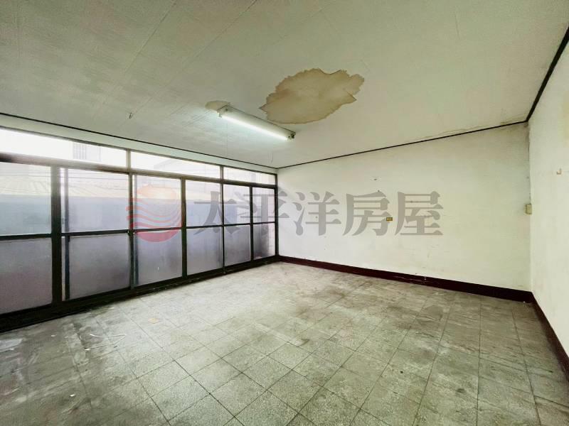 獨家-大里工業區旁大地坪透天房屋室內格局與周邊環境