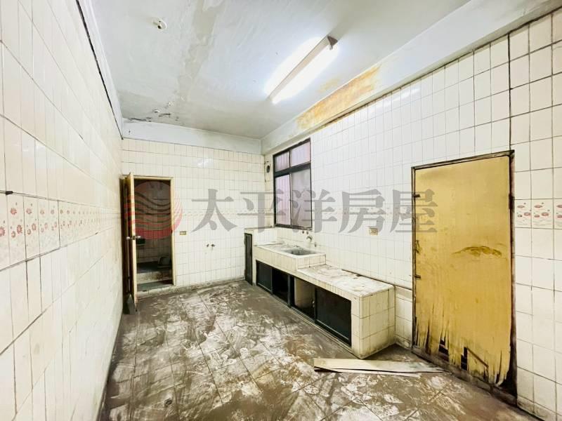 獨家-大里工業區旁大地坪透天房屋室內格局與周邊環境