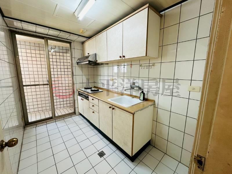 彰市近交流道正3房附車位視野美廈房屋室內格局與周邊環境