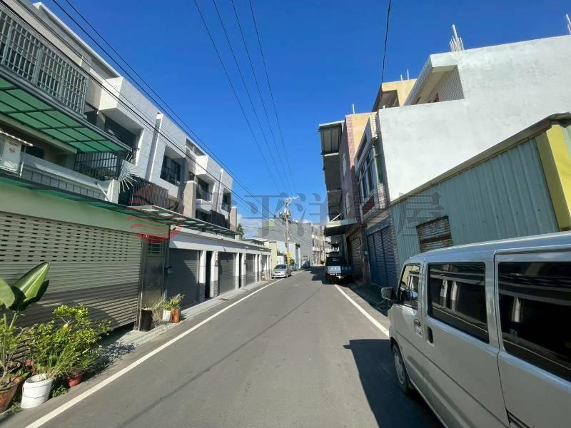 伸港輕屋齡邊間美透天