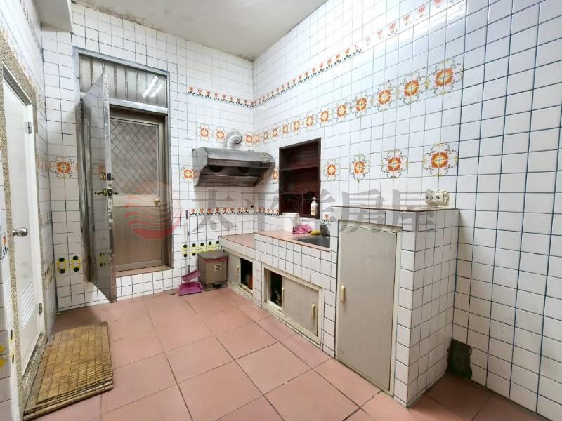 平鎮金陵路四段低總價透天房屋室內格局與周邊環境