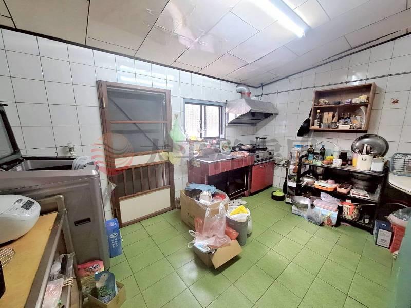 虎山路市區・老宅風透天房屋室內格局與周邊環境