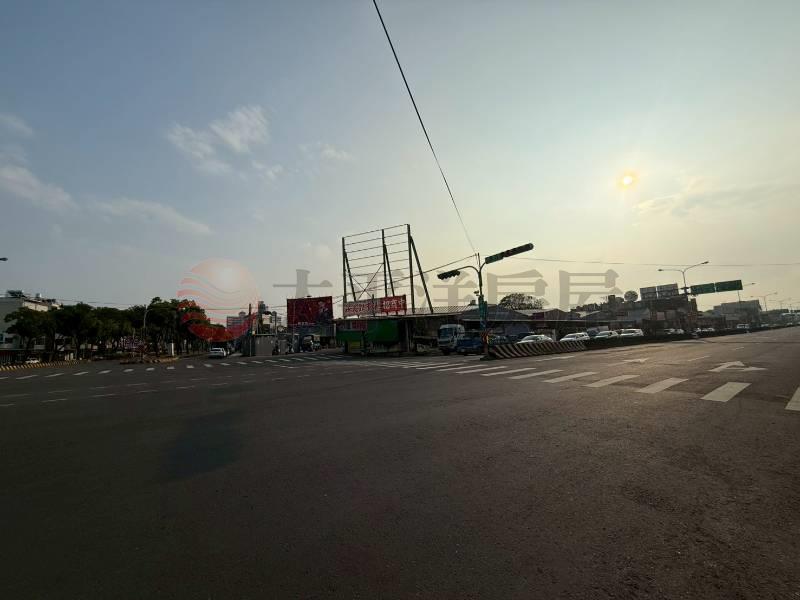 成功路都內雙面臨路美農地房屋室內格局與周邊環境